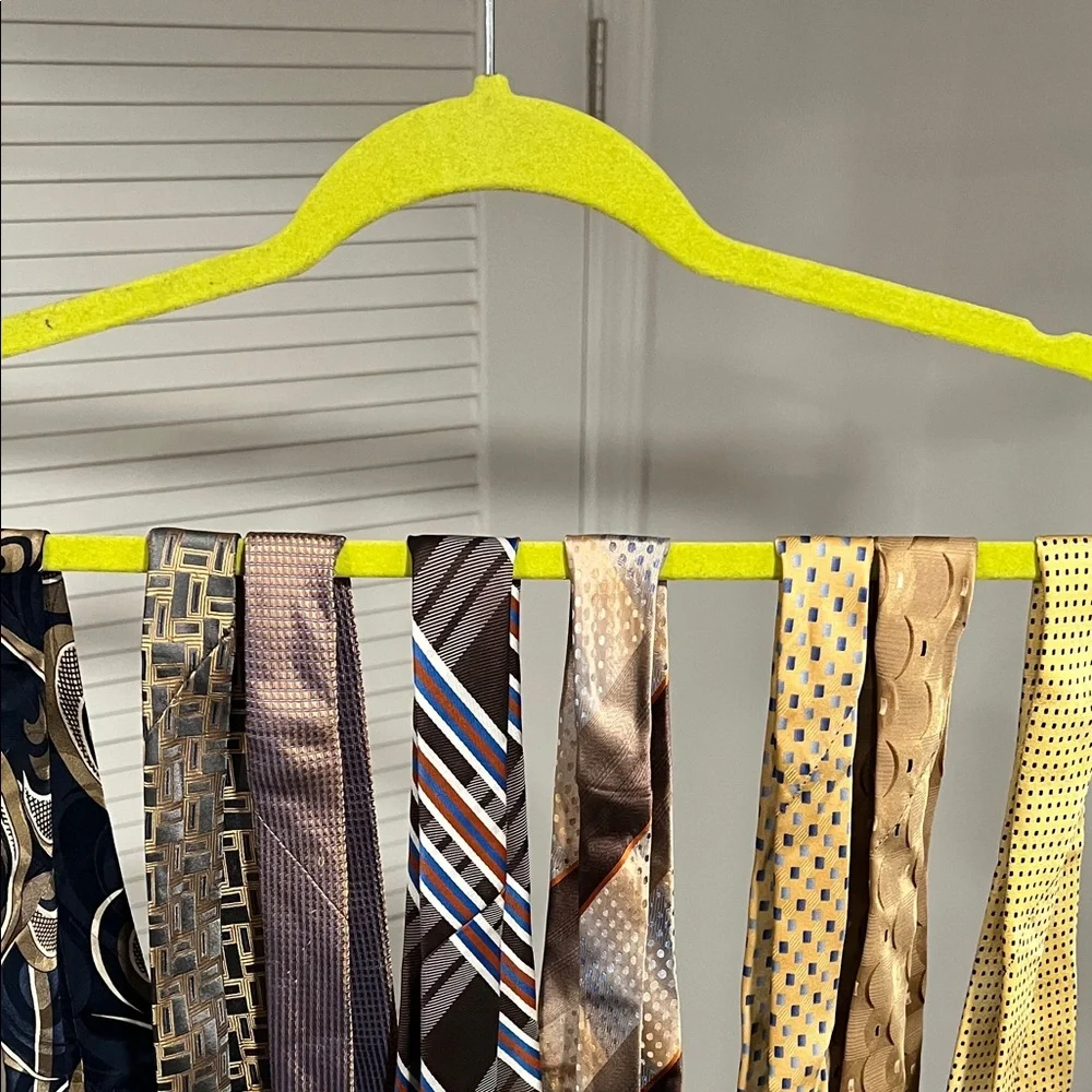 Multi-Tie Hanger with Yellow Hook